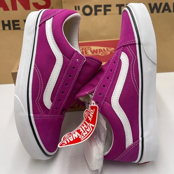 Vans Men’s Old Skool
Fuchsia Red/True White Sneakers 
VN0A5KRF8ZV - Picture 10 of 16